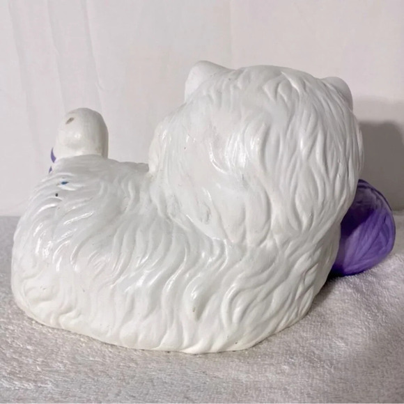 Vintage 1984 White Ceramic Cat Statue Playing W Purple Ball Of Yarn Kitty  Meow - Picture 8 of 16
